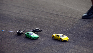 Pistte bu sefer oyuncaklar yarıştı!