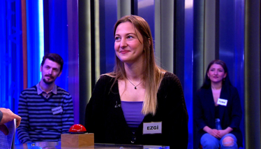 Dünya çevresinde dolaşan araç