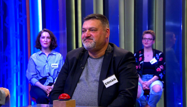 Giysilerde bazı yerlerden içeriye doğru daraltılarak dikilmiş bölüm