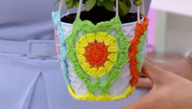 Bahçenize Renk Katacak Saksı Kılıfları