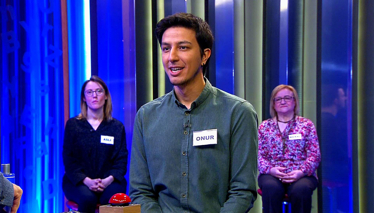 Küskün ve hoşnutsuz yüz ifadelerini niteleyen sıfat