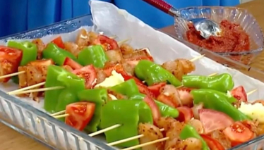 Fırında Sebzeli Tavuk Şiş Tarifi