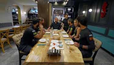 Siyah Timin Ödül Yemeği