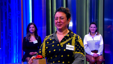 Voleybolda topu aşağıya doğru sertçe vurma