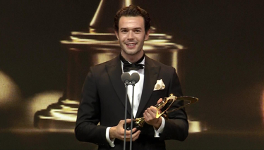 En İyi Romantik Komedi Dizisi Erkek Oyuncu – Aytaç Şaşmaz