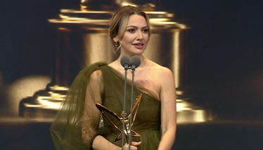 En İyi Kadın Şarkıcı – Hadise