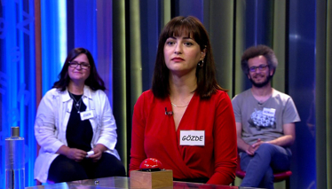 Gömlek üzerine giyilen kısa, hafif giysi