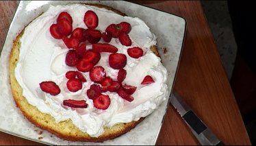 Pastacı Kremasıyla Meyveli Pasta