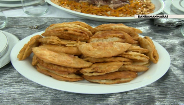 Çökelekli ve Peynirli Ay Böreği