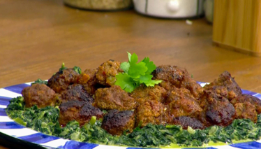 Kremalı Ispanak Yatağında Köfte Tarifi