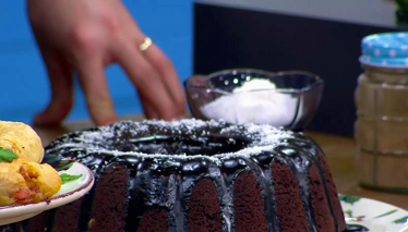 Hindistan Cevizli Sürpriz Kek