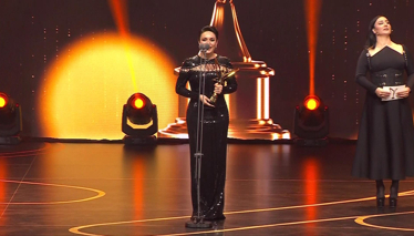 En İyi Komedi Dizisi Kadın Oyuncu – Ezgi Mola