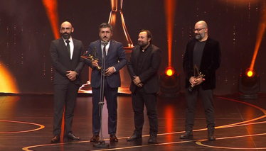 En İyi Komedi Dizisi Erkek Oyuncu – Feyyaz Yiğit ve En İyi Komedi Dizisi – Gibi