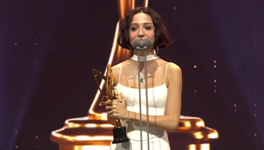 En İyi Kadın Şarkıcı – Zeynep Bastık