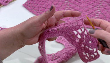 Açıktan Koyuya Renk Geçişli Tığ İşi Şal Yapımı