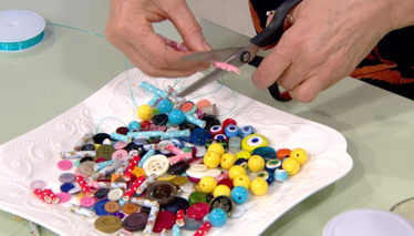 Evdeki Malzemelerden Çocuk Kolyesi Yapımı