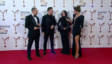 Hafsanur Sancaktutan ve Kerem Bürsin’in Kırmızı Halıdaki Şıklığı