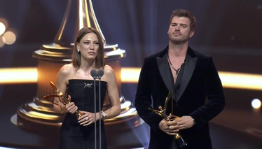 En İyi Dizi Çifti – Aile | Serenay Sarıkaya - Kıvanç Tatlıtuğ