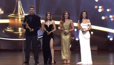 İşte Yıldızı Parlayanlar – Özge Yağız, Sıla Türkoğlu, Simay Barlas ve Caner Topçu