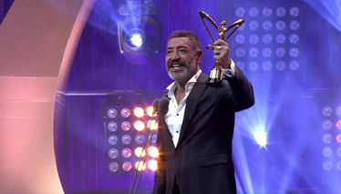 En İyi Arabesk Fantezi Müzik Erkek Şarkıcı – Hakan Altun