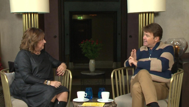 Dünyayı geziyor, binlerce insana rehberlik ediyor...