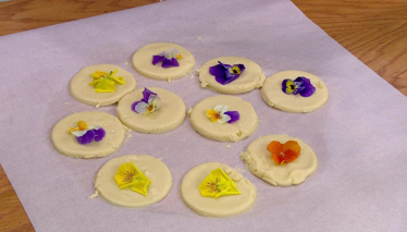 Doğal Çiçekli Tatlı Kurabiye