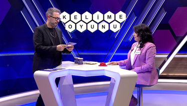 Olağanüstü sezgileriyle birtakım gerçekleri gördüğüne inanılan kimse