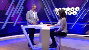 İkizkenar bir üçgende eşit kenarların kesişme noktası