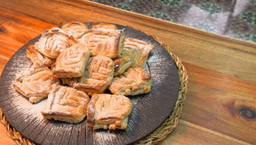 Kafeste Elmalı Pastacık