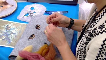 Keçeden Hayvan Motifli Çanta