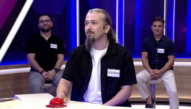 Mecazen ilerisini, gerisini düşünmeden davranan anlamında bir sıfat