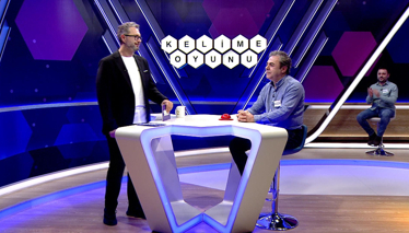 Bilgili, haberli anlamına gelen Farsça kökenli sözcük