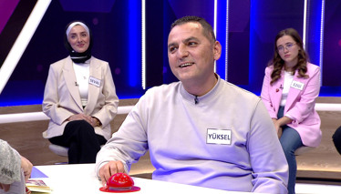 Devlet başkanının bulunduğu yerlere çekilen üç veya dört köşeli bayrak