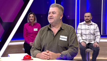 Manyetik bir bant üzerine sesleri kaydeden ve okuyan aygıt