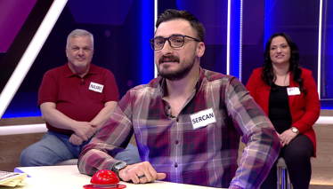 Şiddetli rüzgârın yağan karı etrafa savurmasıyla oluşan fırtına