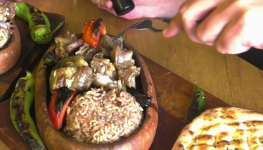 Mert Savaş 'Fırında Kuzu İncik'i sizler için tattı