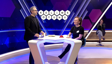 Namazda elleri dize dayayıp öne doğru eğilme