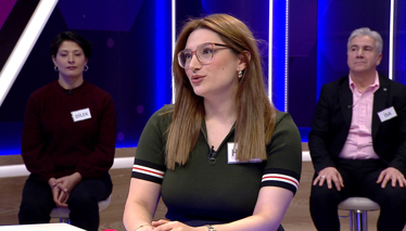 Evlerde içine yemek takımlarının konulduğu dolap