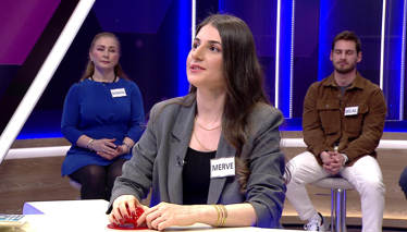 Esasla ilgili, temel ile ilgili olan, esasi