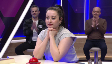 Arapça kökenlisi "hile" olan sözcüğün Farsça kökenli karşılığı