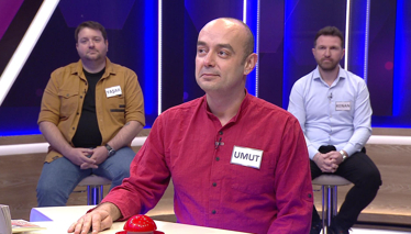 Saman renginin birkaç ton açığı olan renk