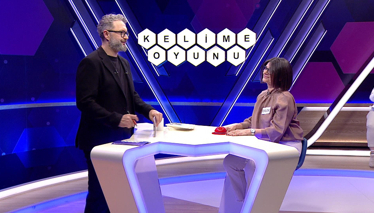 Mesleği bilgi öğretmek olan kimse