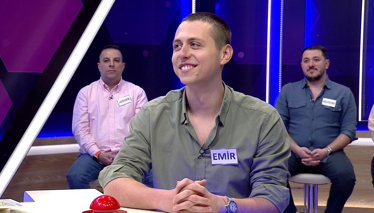 Arapça kökenli "mızrap" olan sözcüğün İtalyanca kökenli karşılığı