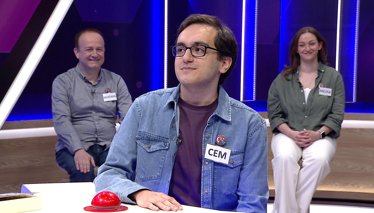 Kabakgillerden, kabuğu çizgili, yeşil ve sarımtırak renkli irice bir meyve