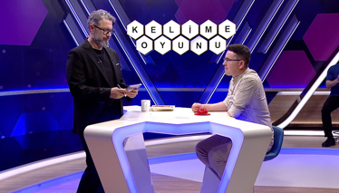 Eski zamanlarda evlere çeşmeden su taşımayı iş edinmiş olan kimse