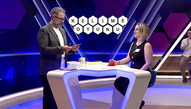 Farsça kökenlisi "keman-keş" olan sözcüğün Türkçe kökenli karşılığı