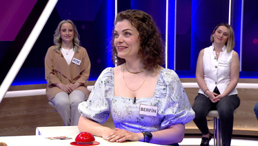 Bilgi, kültür veya statü açısından öne çıkan kişi ya da grup