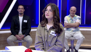 Yeryüzünün üzerinde mavi bir kubbe gibi kaplanan boşluk