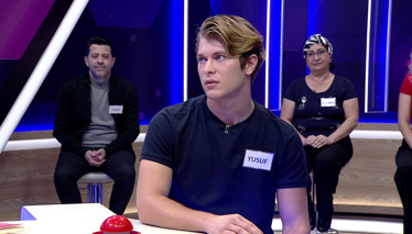 Danslı ve özel giysili gece eğlencesi