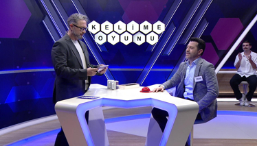 Aynı haklardan yararlanan, aynı düzeyde olan kimse